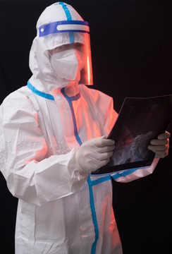 X光片与X射线防护服 医疗影像安全双刃剑